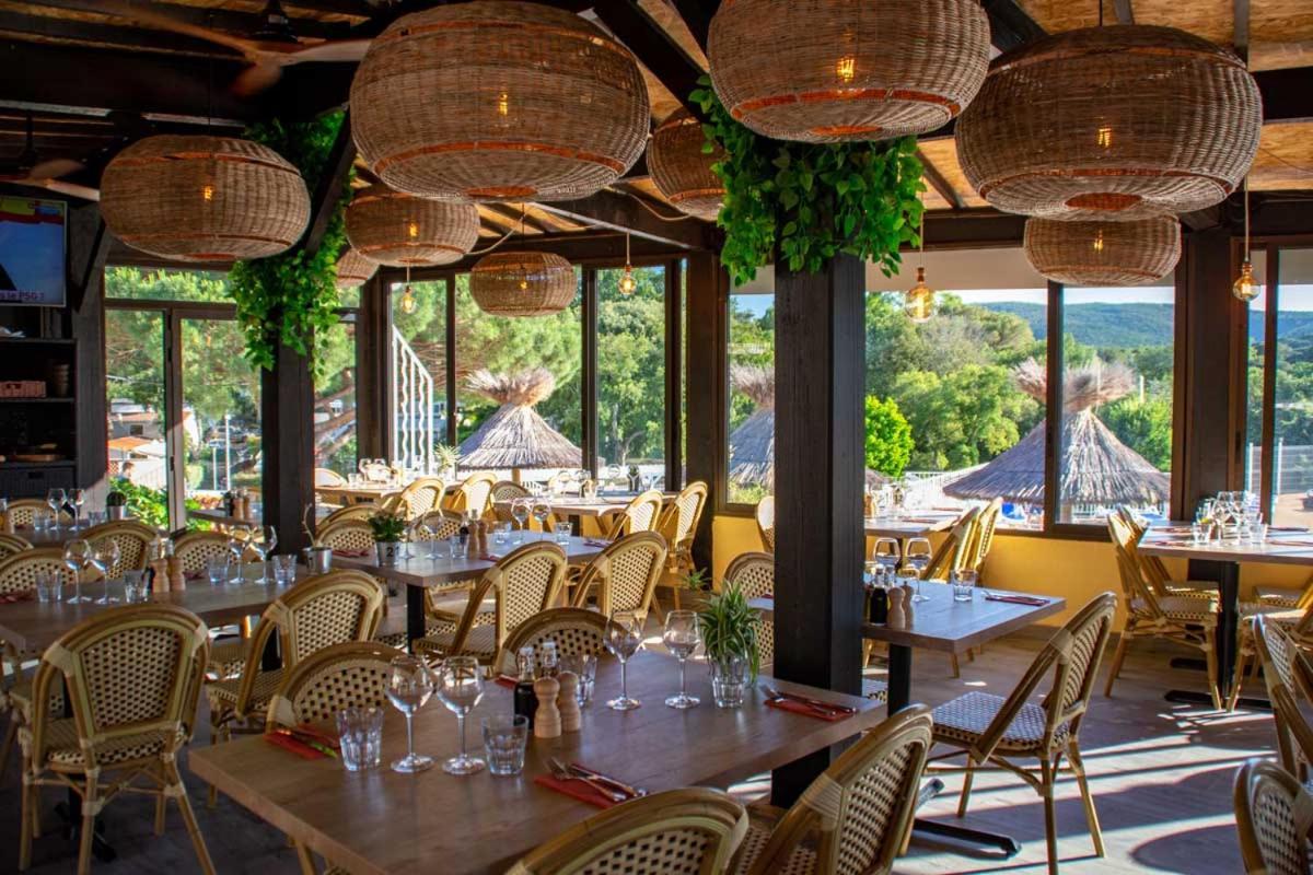 Bungalow Luxe 3 Chambres Surplombant Le Golf De St Tropez Гассен Экстерьер фото