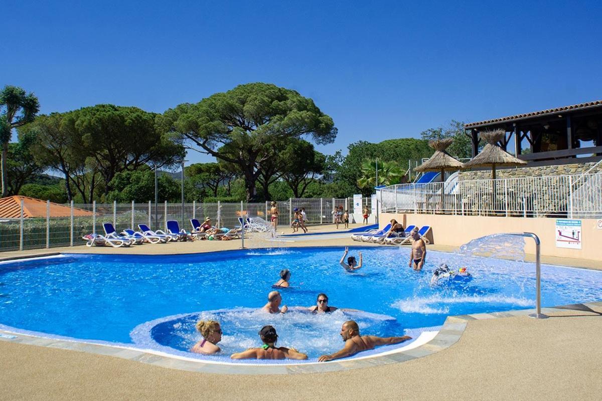 Bungalow Luxe 3 Chambres Surplombant Le Golf De St Tropez Гассен Экстерьер фото